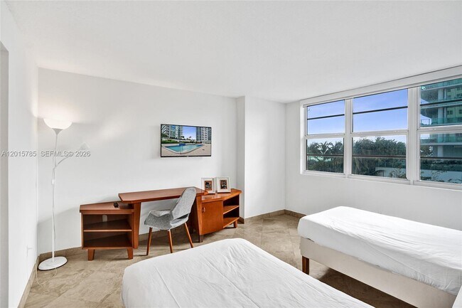 Building Photo - 6917 Collins Ave