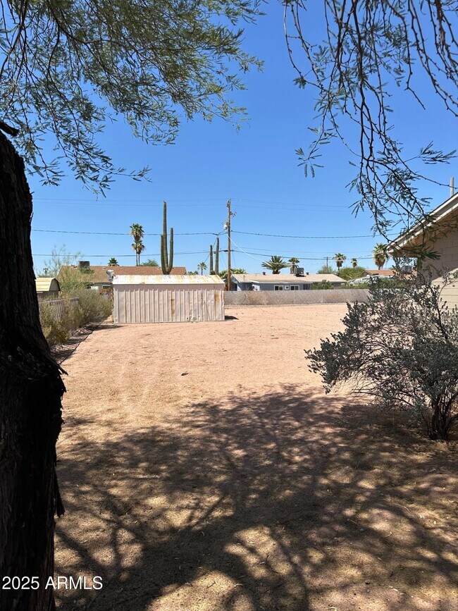Building Photo - 1038 E Hondo Ave