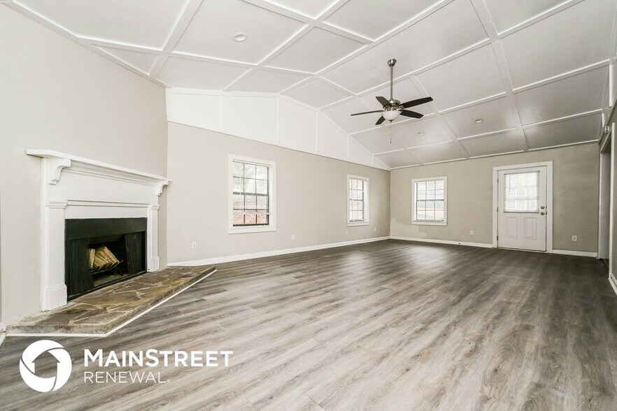 Building Photo - 9177 Greenwood Dr