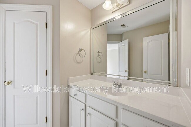 Building Photo - 223 Kinvara Ct