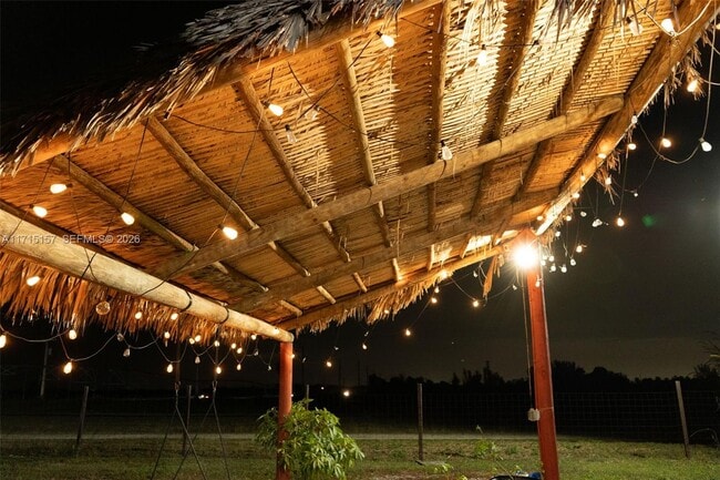 Building Photo - 3640 SW 22nd St