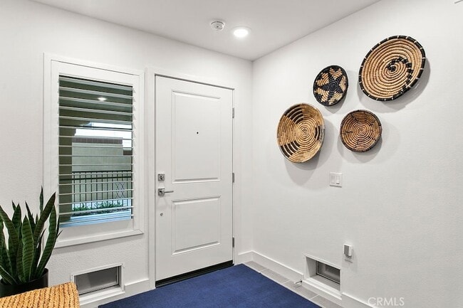 Building Photo - 3440 Doheny Way