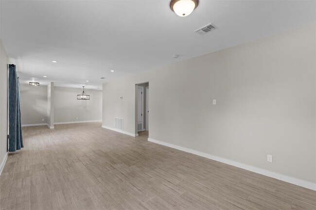Building Photo - 7707 Robalo Rd