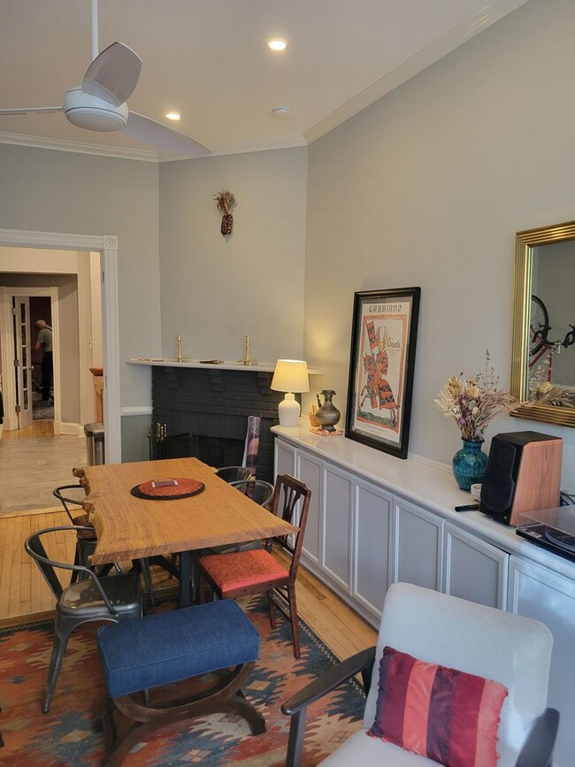 Building Photo - Charming 2 BR/1 BA Ground Level Condo Unit...