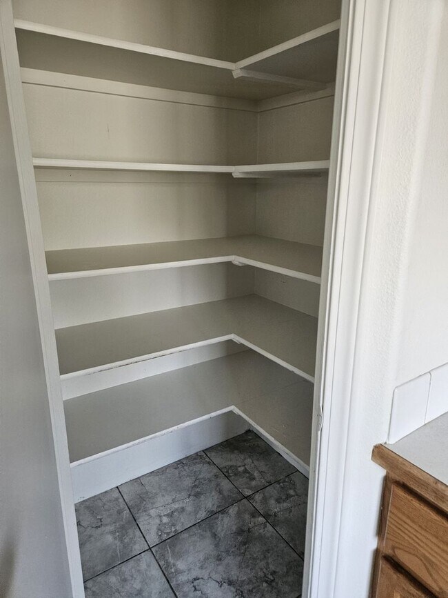 Building Photo - Welcome to this stunning 3-bedroom, 2.5-bathroom home located in the vibrant city of Nampa, ID.