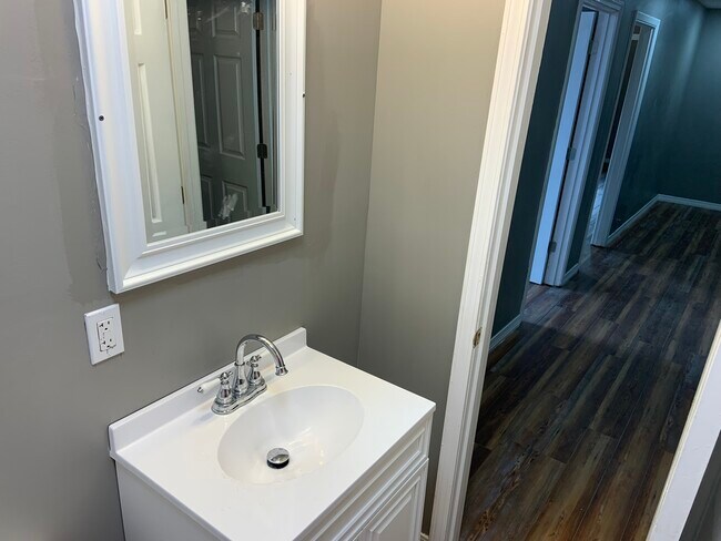 Building Photo - 1130 N 13th Ave