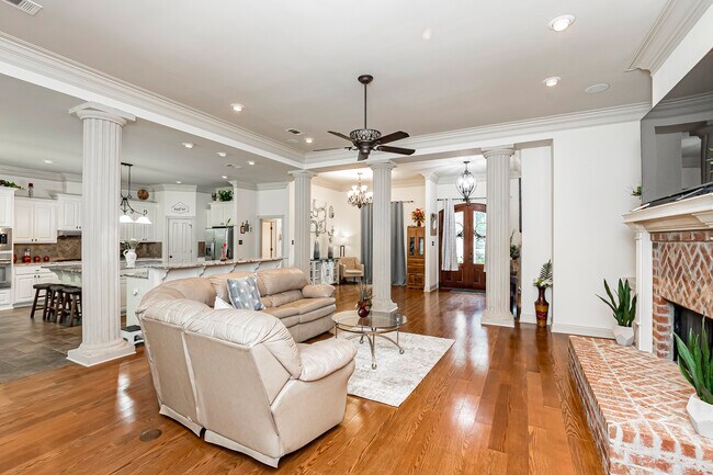 Building Photo - 12412 Oak Alley Dr