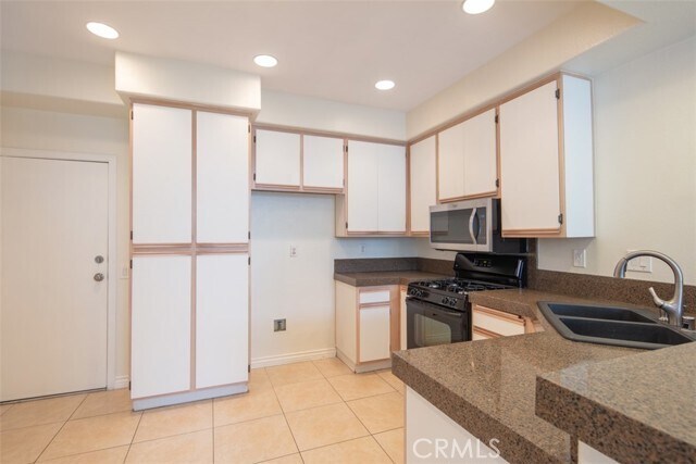 Building Photo - 28372 Boulder Dr