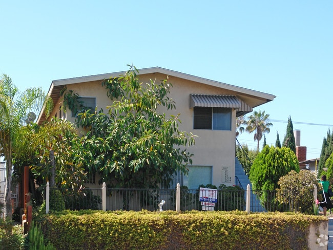 Building Photo - 2117-2123 Grand Ave