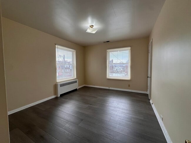 Building Photo - 905 Lincoln Ave