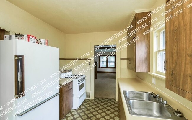 Building Photo - 1007 Wilson Ave