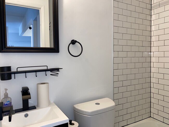 Building Photo - 200 Bowery