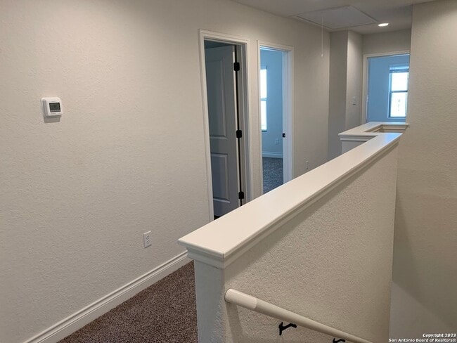 Building Photo - 333 Untermaier St