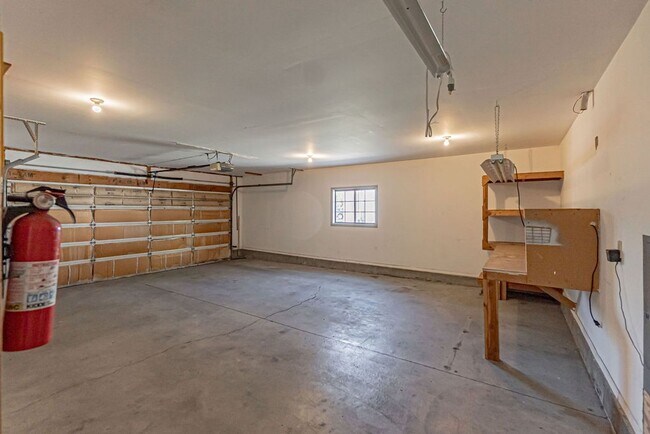 Building Photo - **Charming 3-Bed, 2.5-Bath Home in Idaho F...