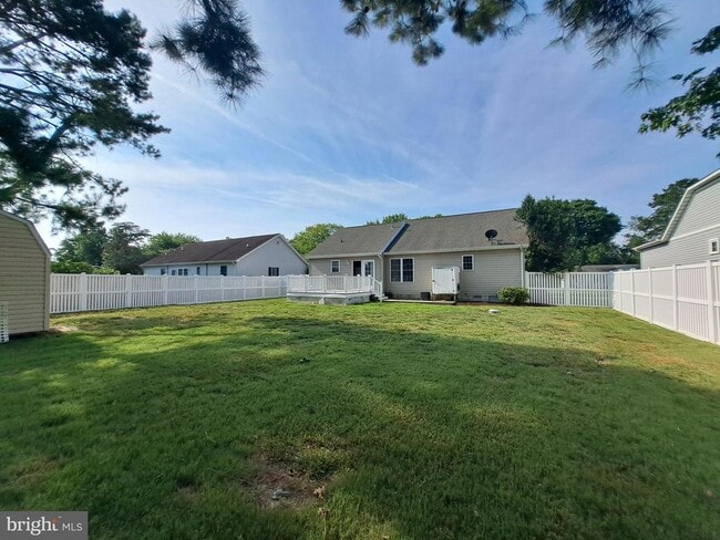 Building Photo - 107 Strawberry Way
