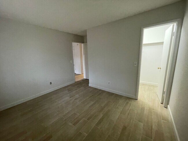 Building Photo - APPLE VALLEY- REFURBISHED 2 BEDROOM , 2 BATHROOM APARTMENT