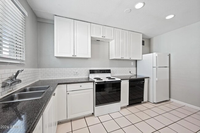 Building Photo - 4009 N 13th Ave