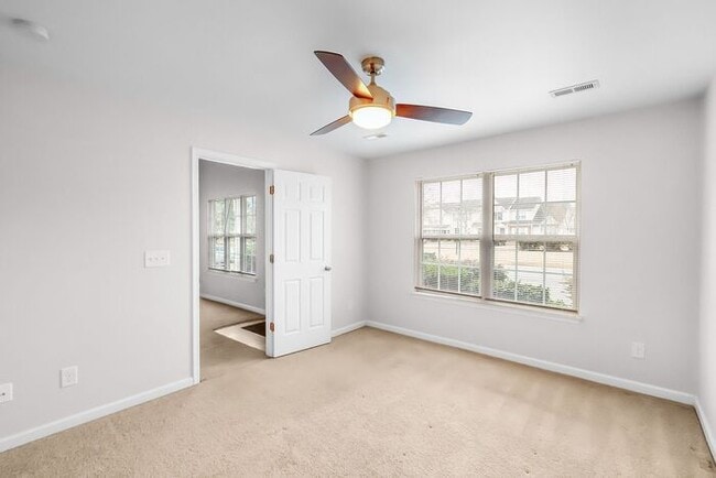 Building Photo - Master-on-Main End-Unit Townhome in Back Creek Villages!