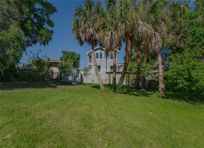 Building Photo - 310 Hibiscus St