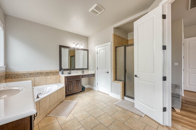 Building Photo - 13700 Lone Rider Trail