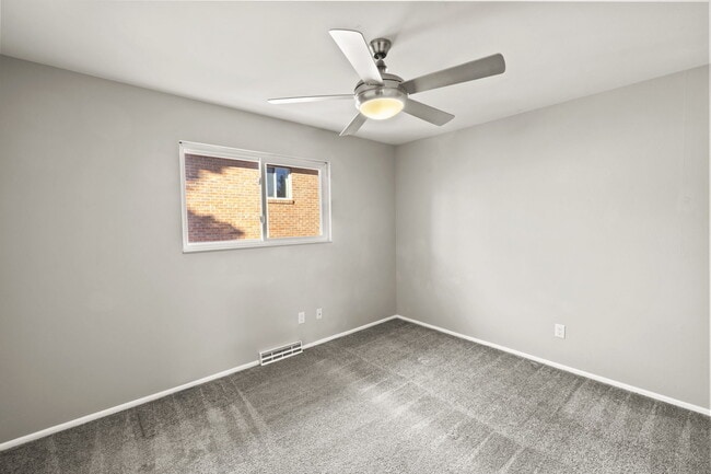 Building Photo - 2022 Northglen Dr