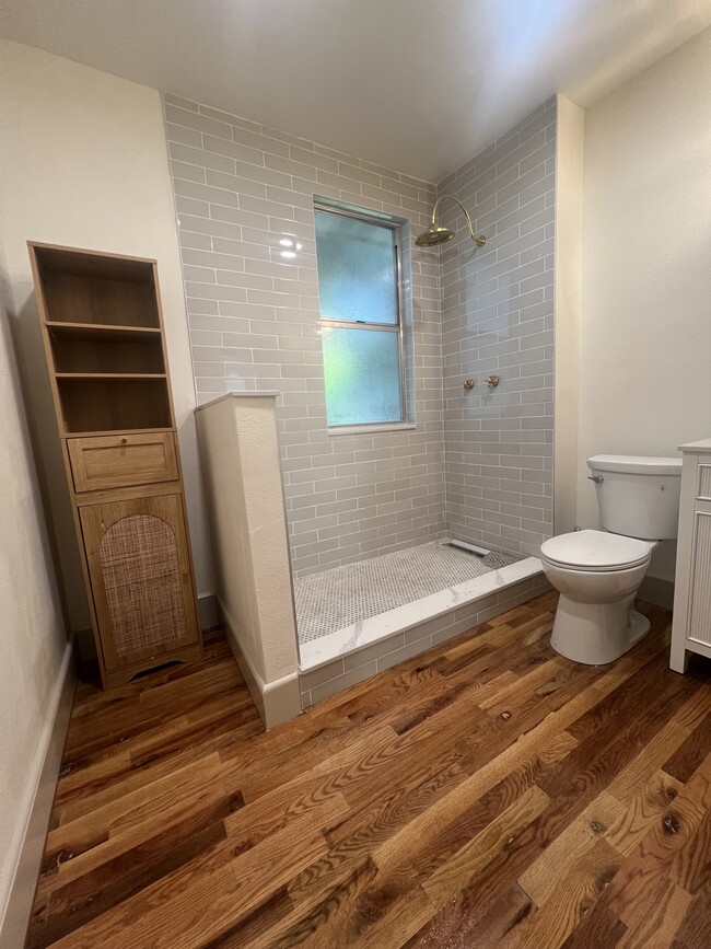 Building Photo - 6507 Interbay Blvd