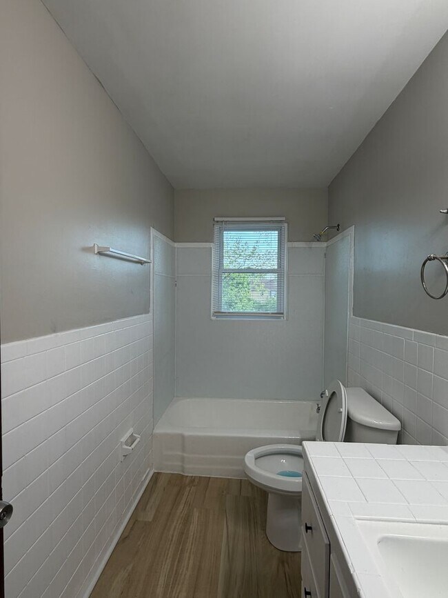 Building Photo - 6111 Laurel Hall Dr