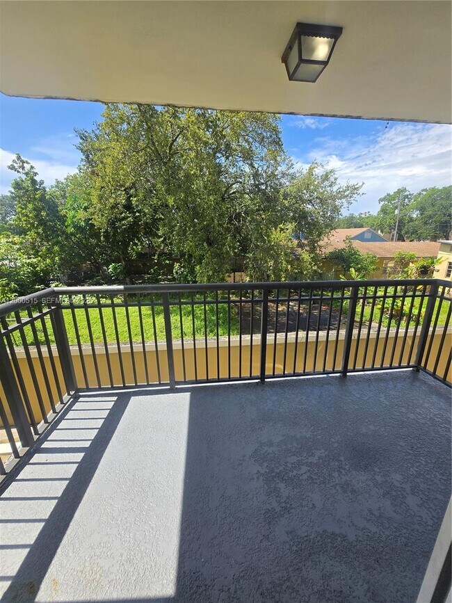 Building Photo - 2647 NW 25th Ave