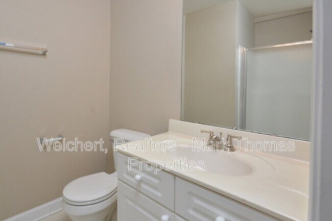 Building Photo - 929 Morreene Rd