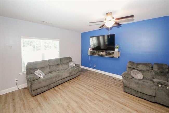 Building Photo - 10162 Benton Woods Dr