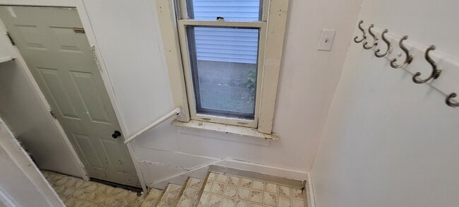 Building Photo - 628 25th St