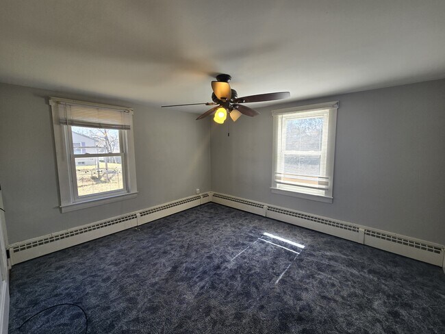 Building Photo - 54 Maple St