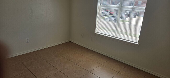 Building Photo - 3309 Barcelona Dr