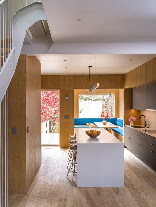 Building Photo - 375 6th Ave