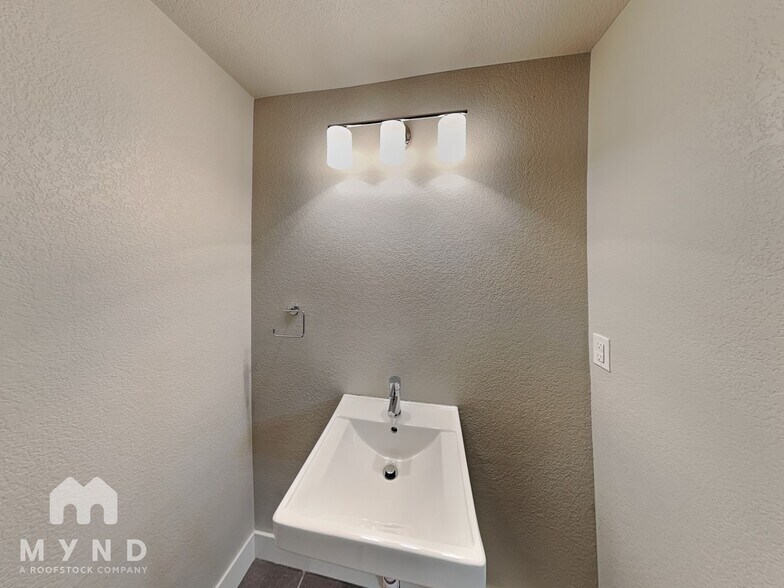 Building Photo - 5366 Allison St