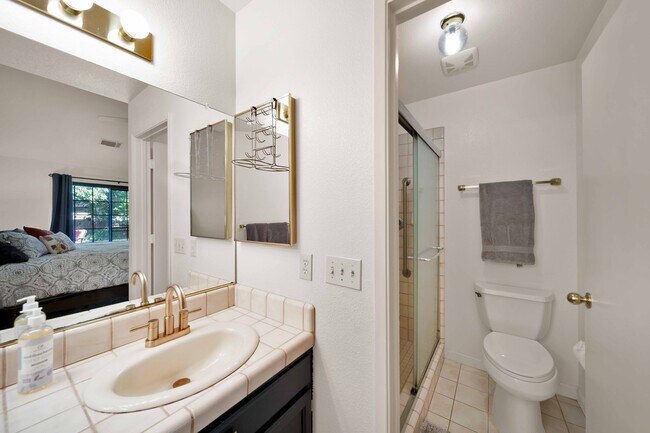 Building Photo - 3622 Canterbury Dr