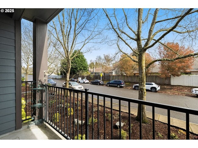 Building Photo - Beautiful Newly Renovated Spacious 3 Bedroom Home!