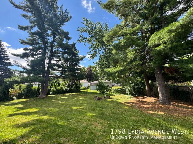 Building Photo - 1798 Lydia Ave W