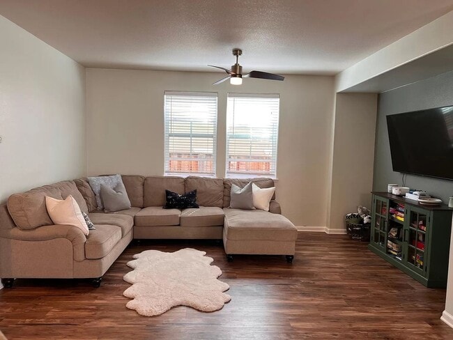 Building Photo - Charming 3-Bedroom Home with Covered Patio and Modern Upgrades