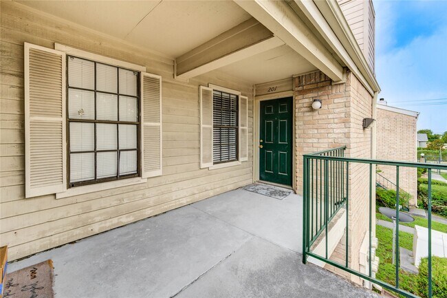 Building Photo - 14600 Fonmeadow Dr