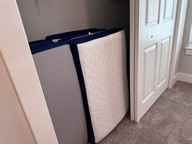 Building Photo - 1249 Kinsmoor Ave