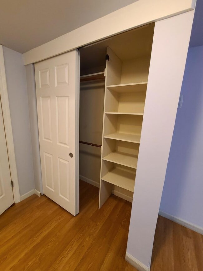 Building Photo - One Bedroom Unit in Sharon Park Neighborho...
