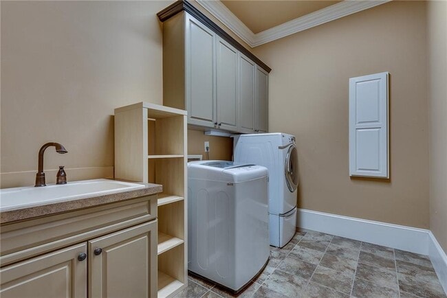 Building Photo - 3924 Sweat Creek Run NE