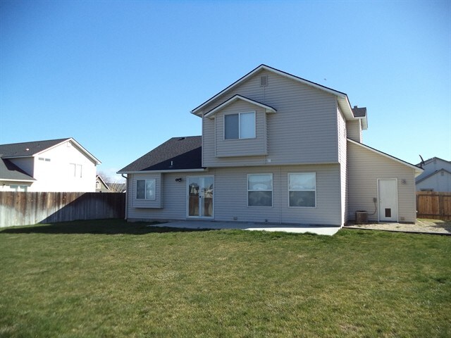 Building Photo - 879 S New Summer Ave