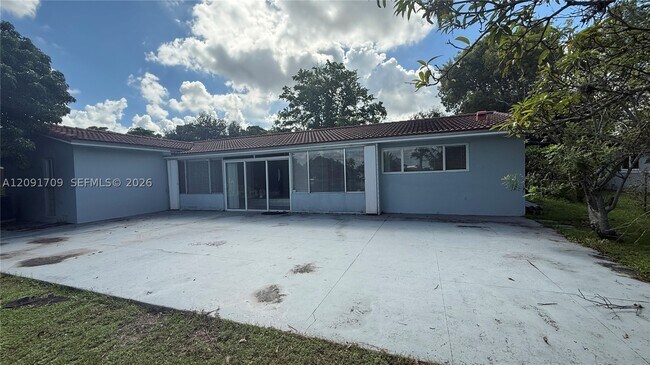 Building Photo - 6365 Miami Lakeway S