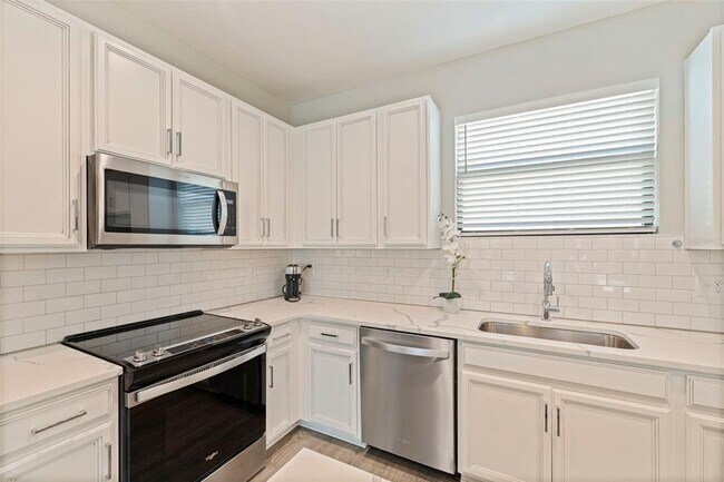 Building Photo - 2540 12th Ter N