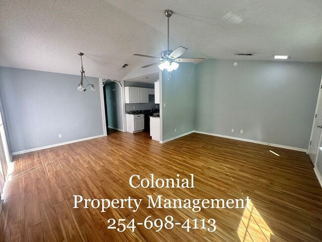 Building Photo - AVAILABLE NOW! 1/2 OFF 1st Month's RENT IF YOU MOVE IN DURING DECEMBER!!!