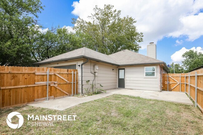 Building Photo - 1144 Paintbrush St