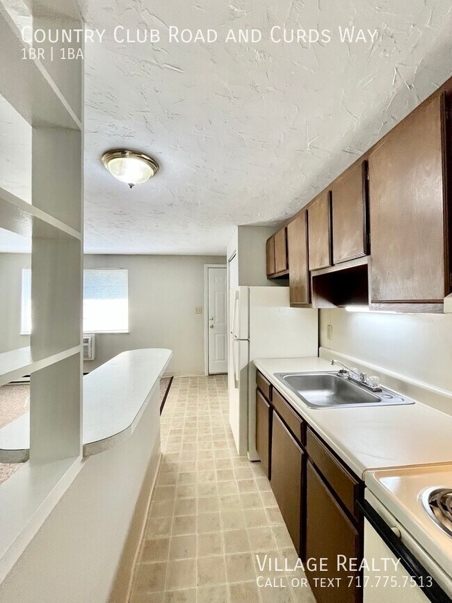 Building Photo - 613 Country Club Rd