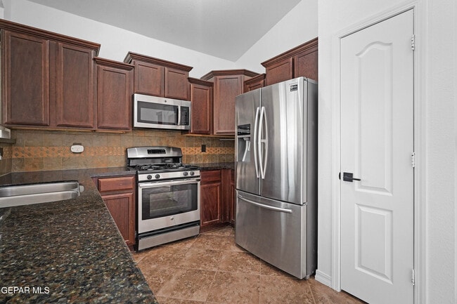 Building Photo - 14696 Jesus Almeida